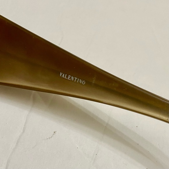 Valentino Garavani, Italy Gold Large Sunglasses with Case 5449S - Picture 10 of 16